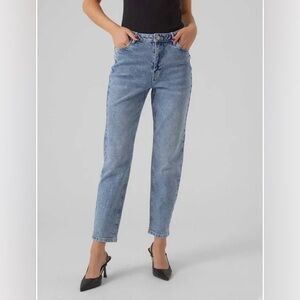 Vero Moda Mom Jeans Size 32